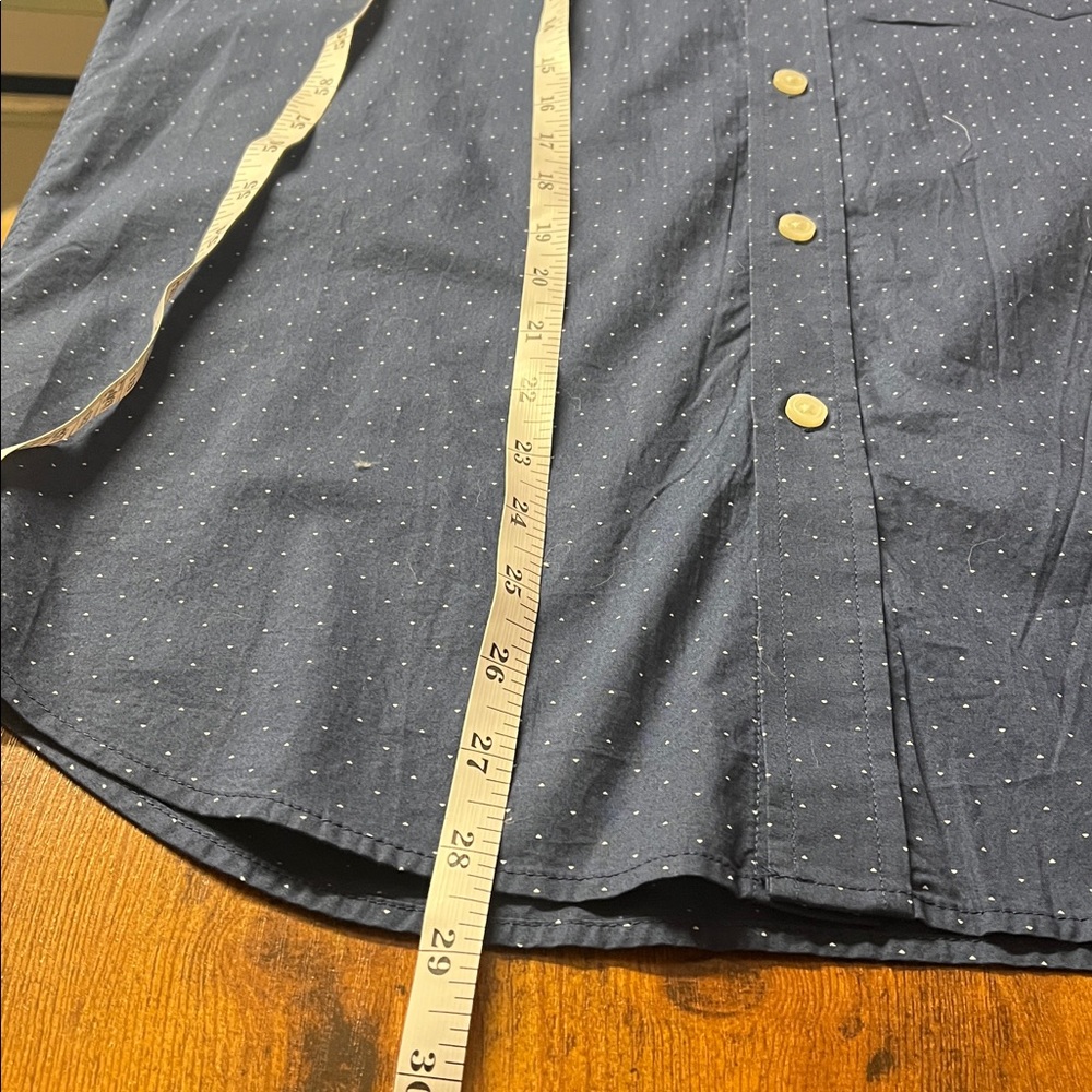 Banana Republic Navy Polkadot untucked shirt with a single pocket. Mens. - Picture 11 of 11